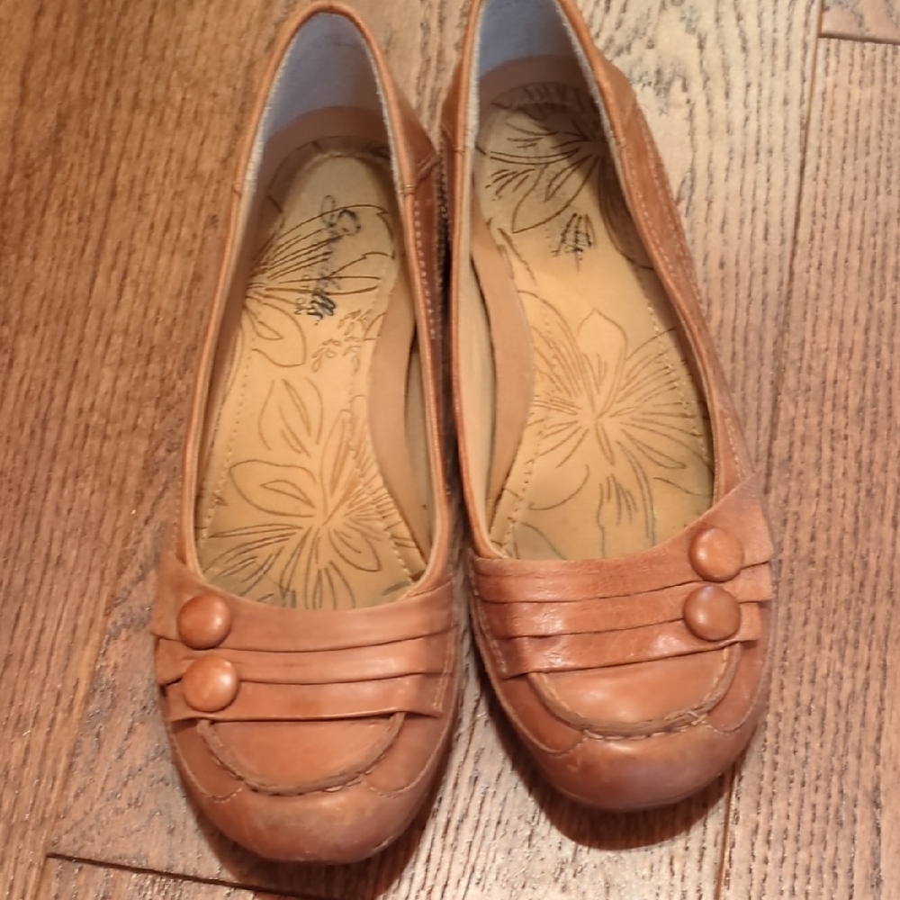Women's Tan Leather Flats